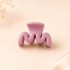 Mini hair clip included in the Queen Bee Box
