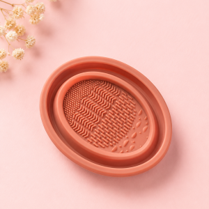 Silicone makeup brush cleaner included in the Queen Bee Box